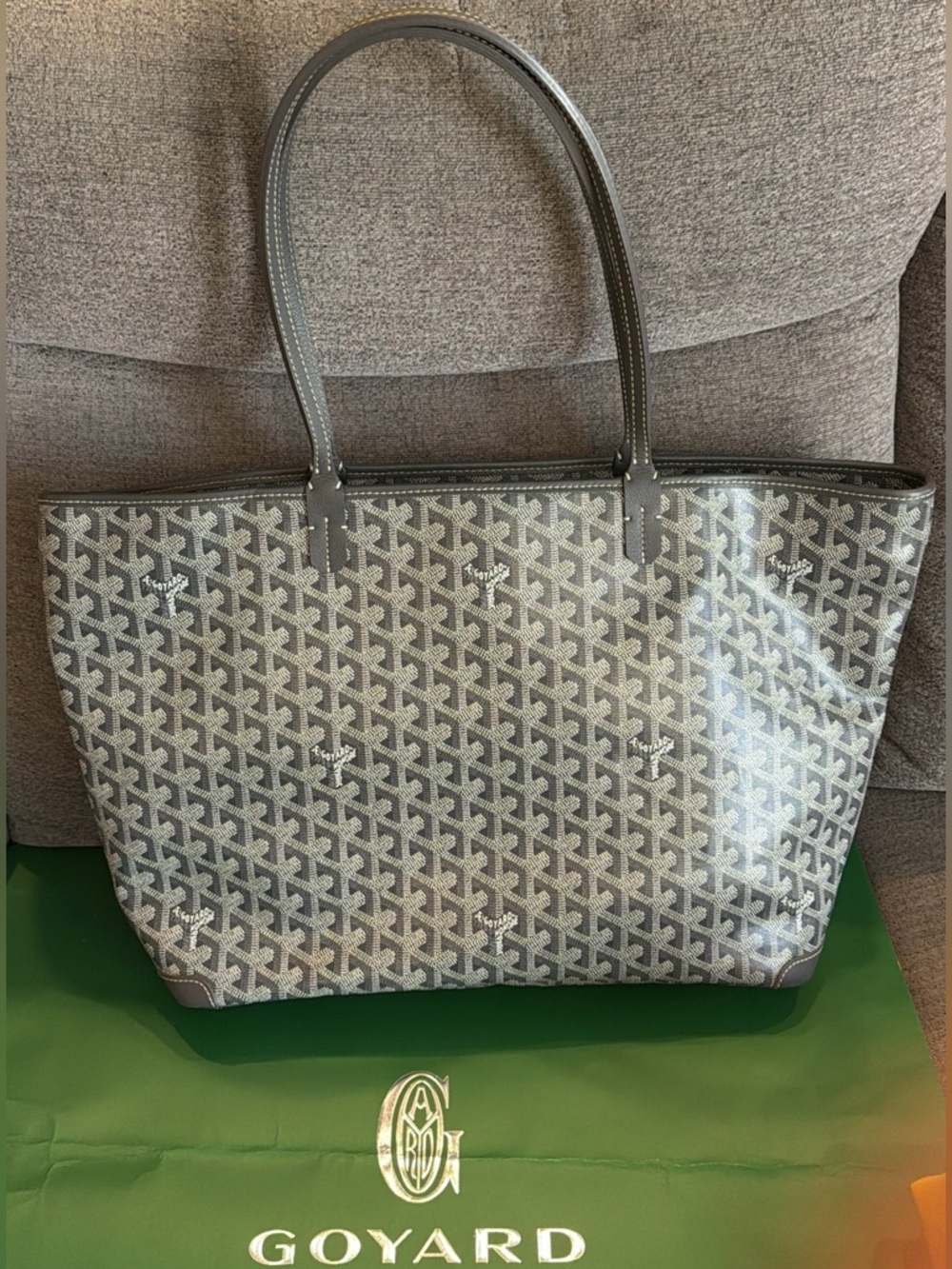 GOYARD Artois MM Bag Zip Top Grey Like New 
100% Authentic